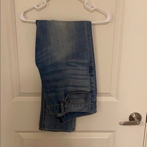 J crew w34x32L light wash jeans. Driggs. Slim.